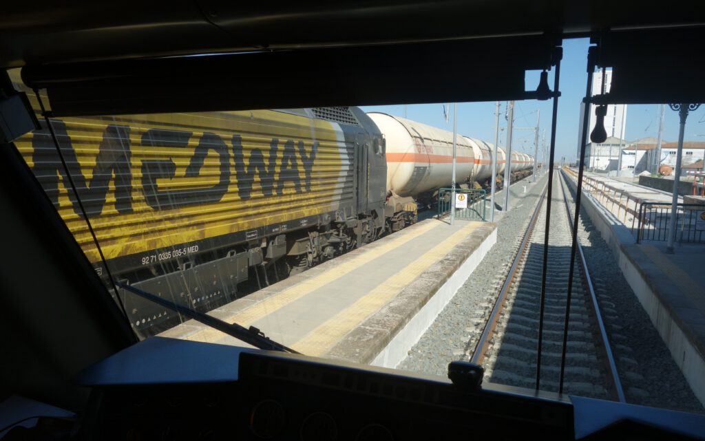 Ein Gütertransport auf der Bahnstrecke Lissabon (Portugal) – Badajos (Spanien). Foto: Hermann Schmidtendorf